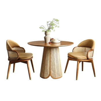 Masívne drevo okrúhly stôl malé domáce moderný minimalistický ratan tkané jedálenský stôl a stoličky kombináciou kreatívnych homestay-ubytovanie v rodine