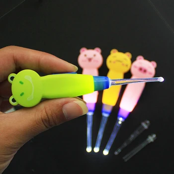 Nové ušného mazu S ľahkou Lyžice LED Cartoon Dieťa Starostlivosť o Uši Kopanie Lyžica Svetelný Kopať Ucho Striekačku Ucho-picker Dieťa Cleaning Tool